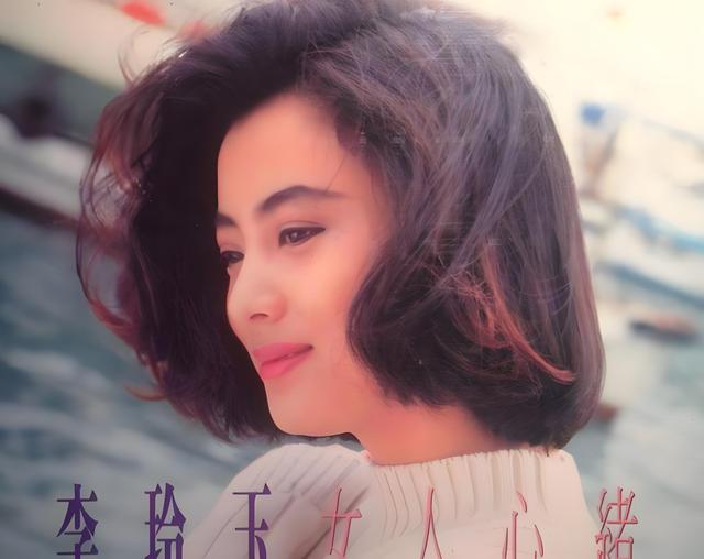 春晚|她曾连登3年春晚，8年录88张专辑，爆红后抑郁，如今在街头卖唱？