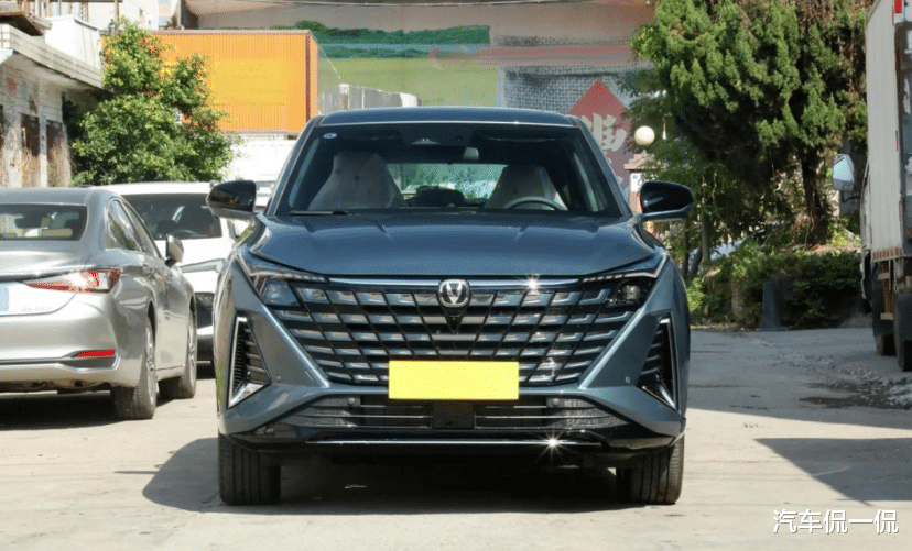 15万级SUV终极PK：长安UNI-Z和吉利星舰7怎么选？看完省3万！