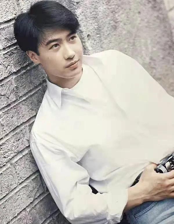 黎明:出生羊肉胡同,母亲是洗衣工,被誉为存在感较低的“天王”