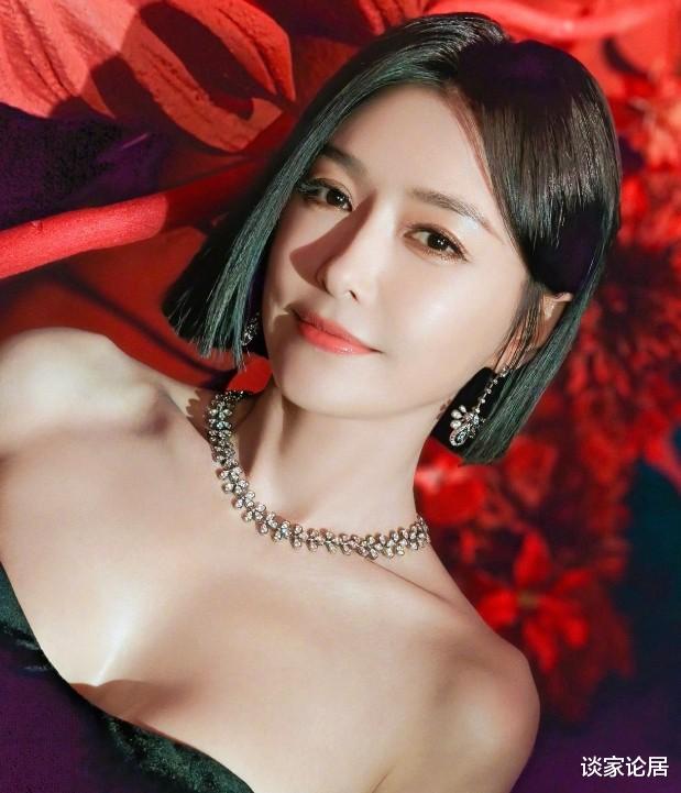 秦岚的豪宅火了,全屋温馨治愈,没有一丝俗气,幸福的模样藏不住!