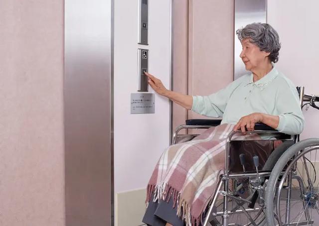 医生叮嘱:吃饭时出现这几个异常,或是脑梗的信号,早发现早治疗