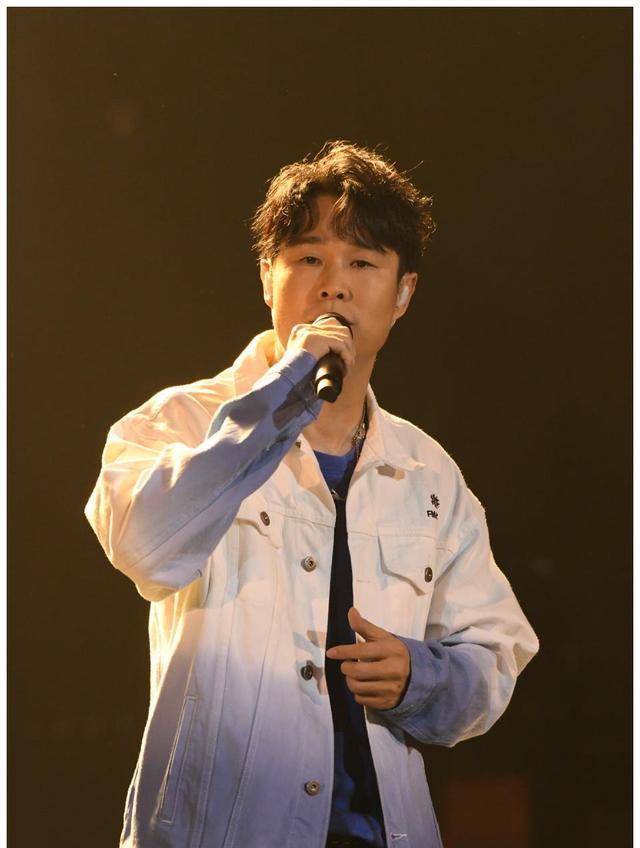 仅用一招让自己再次“爆红”，这一次小沈阳最该感谢的不是赵本山