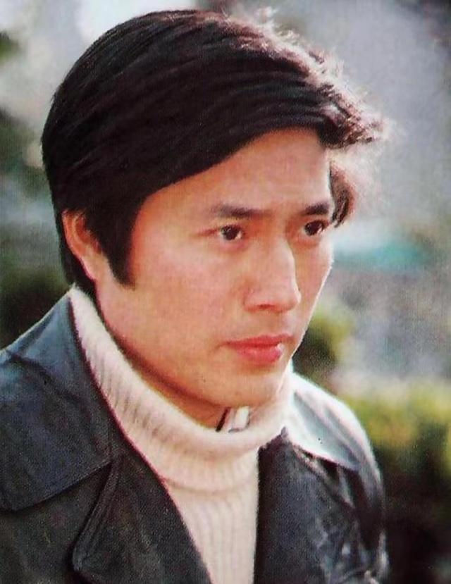 干净男演员王伟平:25岁成名,结婚40年无绯闻,如今女儿比他红