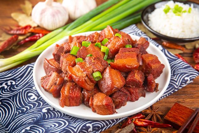 红烧肉想要做的肥而不腻，掌握好这4个窍门，软糯鲜香，入口即化