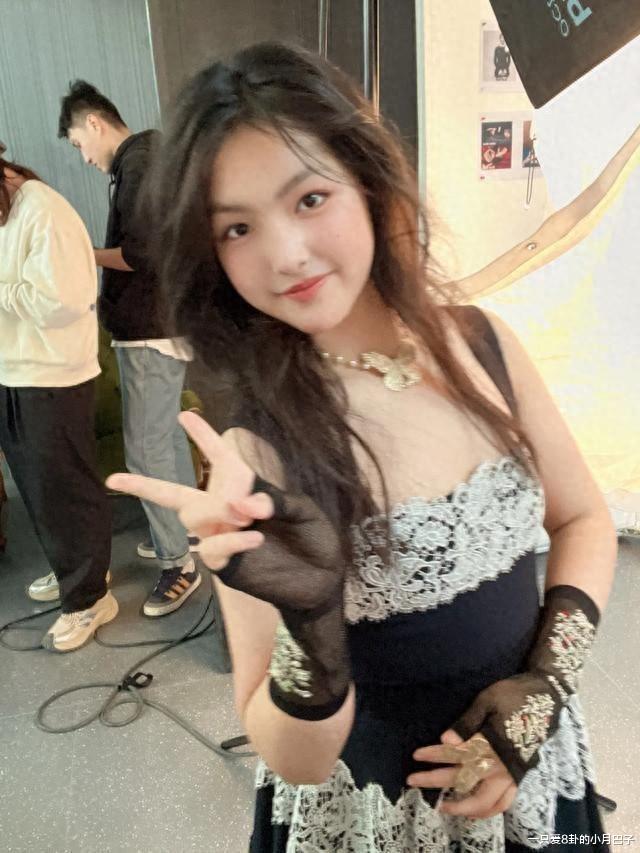 投胎真是门技术活！终于出现碾压王诗龄的，含着金钥匙出生的女娃