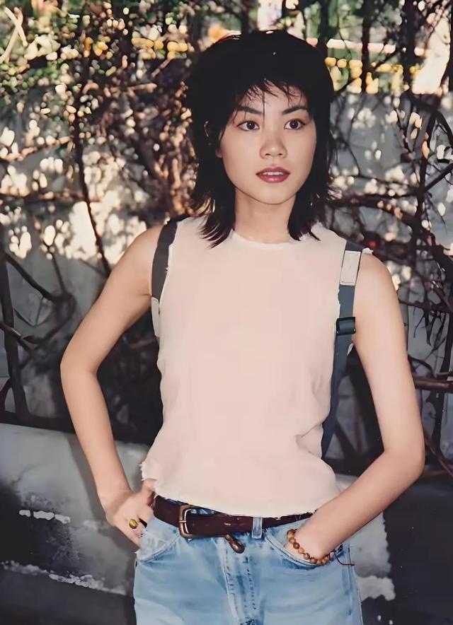 直到看了王菲94年的照片后,才明白谢霆锋为什么放弃张柏芝选择她