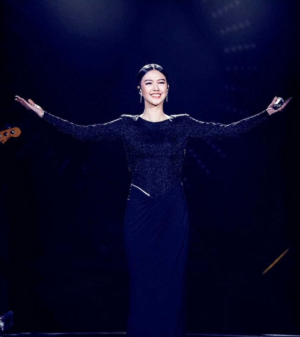 原来是他娶了谭维维!被誉为“不老男神”,曾在海拔5600米上求婚