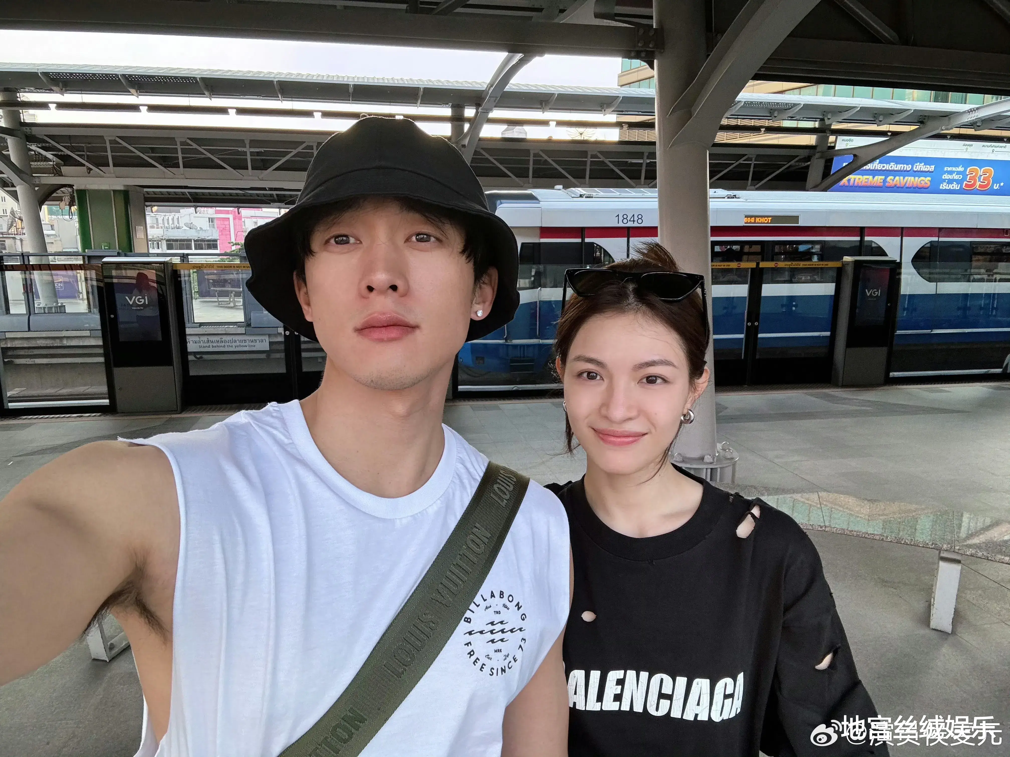 钟楚曦侯雯元旅游对比!她容光焕发,他精神涣散,网友:正常操作