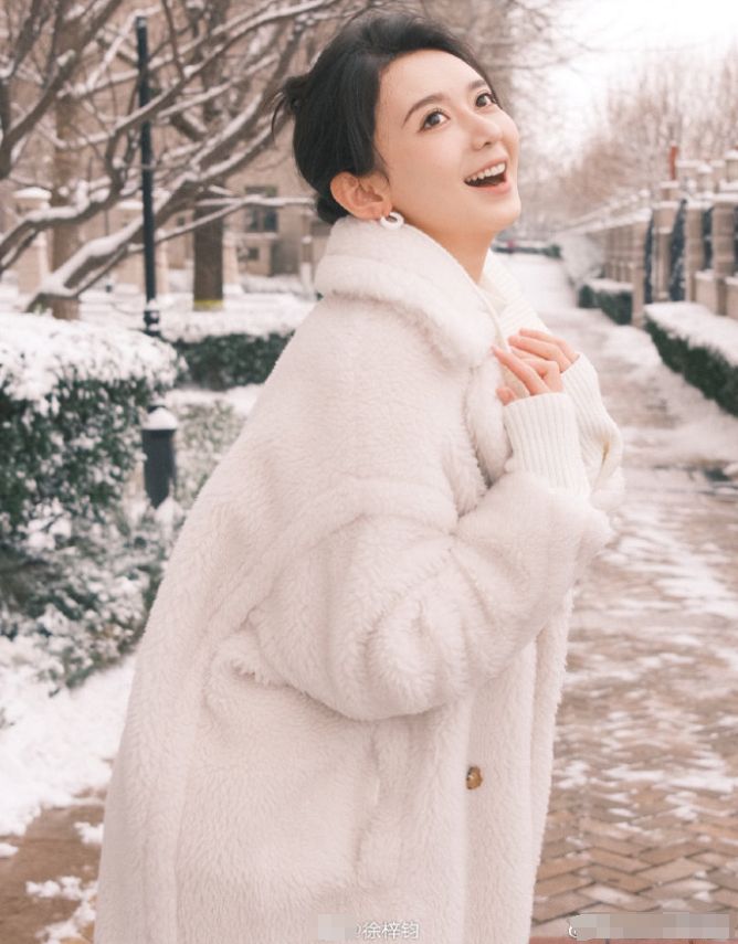 吸引小26岁关晓彤同学,让美女演员未婚生子,52岁高亚麟凭什么?