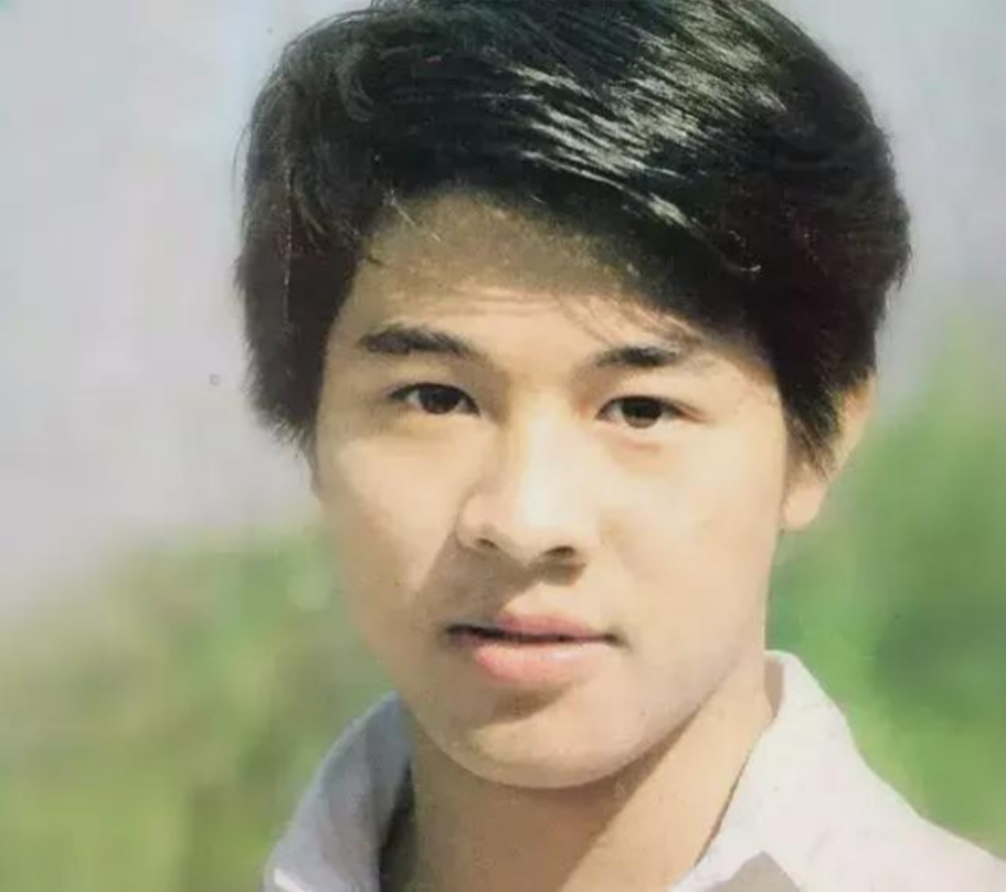 李连杰二哥李连利:弟弟给大哥120万年薪,他却住农村死于喉癌