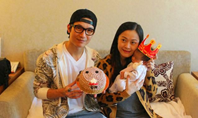 陈楚生夫妇晒照庆祝结婚13周年,太太甜蜜表白:你在身边就是幸福