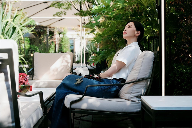 刘诗诗现身奥运赛场,美得令人浑身打激灵,旁边的老外都看呆了!