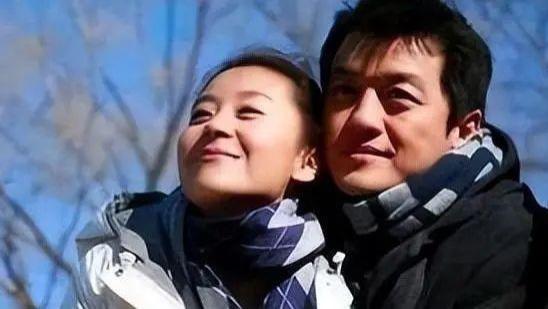 她是开国上将孙女，22岁月薪30万，4个前任皆顶流，51岁仍未婚