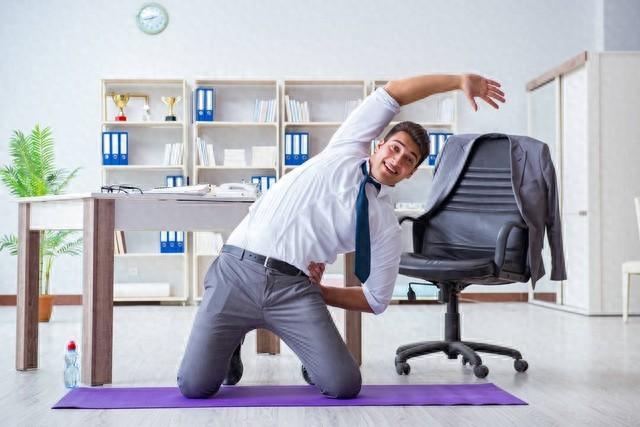 上班久坐普遍屁股大?做好这5点,或能高效健身,练出完美好身材