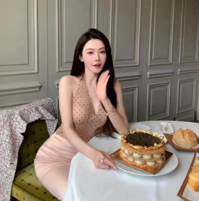 原配输在哪?冯绍峰新恋情曝光,女方小10岁酷似叶珂,曝要二婚了