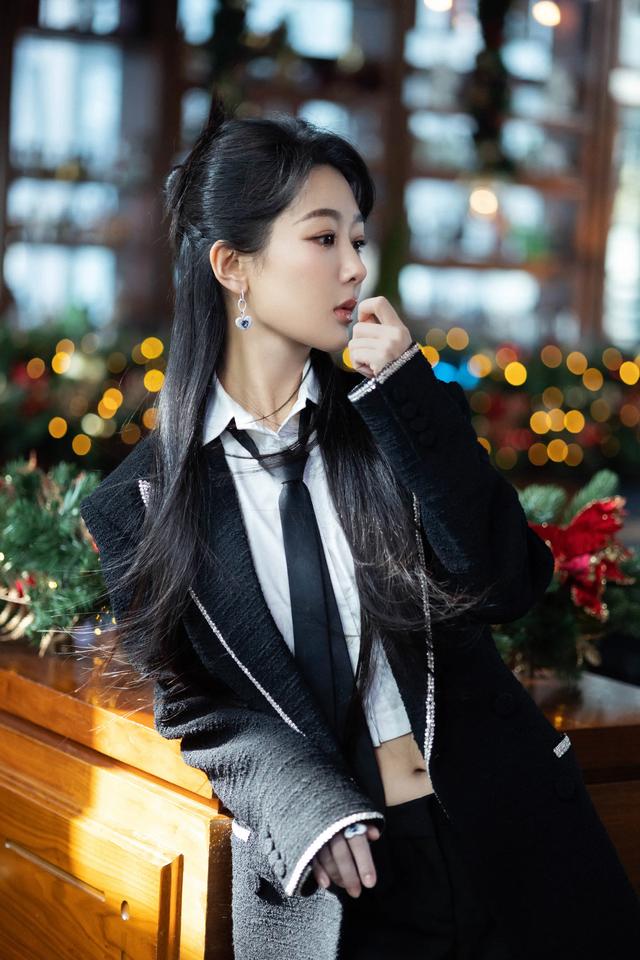 杨紫性感露脐装