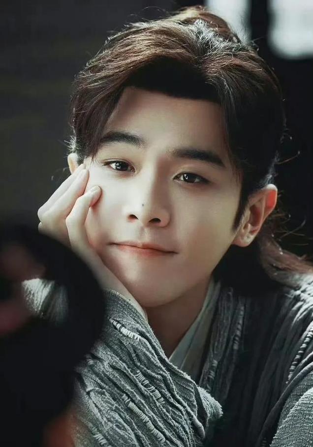 星光大赏红毯，最帅男艺人再次洗牌，李现星旭登顶任嘉伦10成毅8