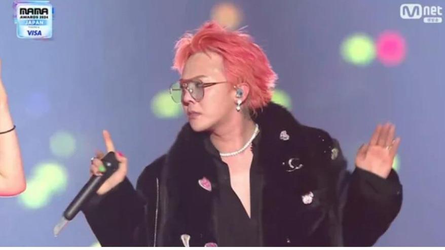 BIGBANG全员现身，2024MAMA颁奖典礼舞台，观众全体起立狂欢