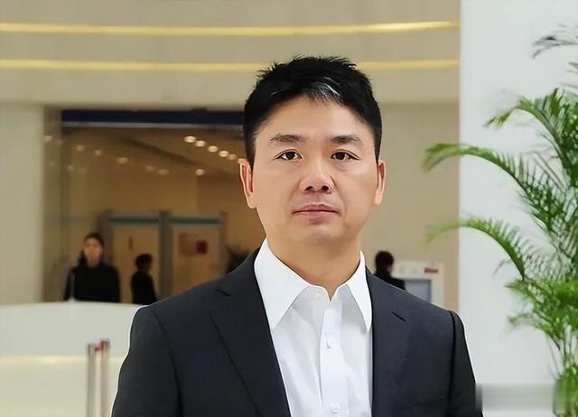 刘强东上千亿身家，儿子却是他一生的痛，感谢章泽天视如己出