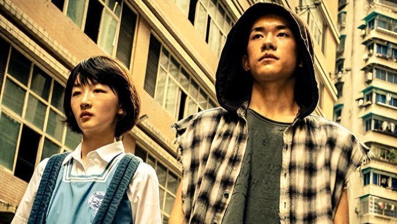 讨好大佬献身上位，拍一部戏换一个伴侣，“交际花”周冬雨现原形