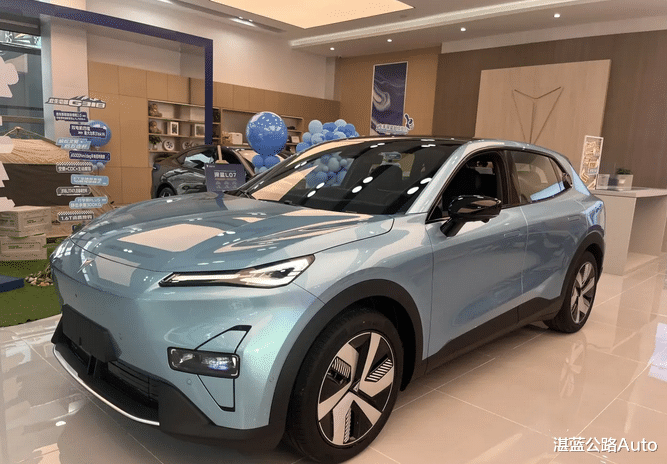 深藍(lán)S05已到店，提供華為百萬像素大燈可選，或10萬出頭起售