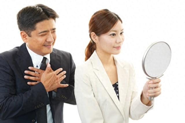 陪女领导去买车，付款时差1万，我直接转账，还钱时，我慌了