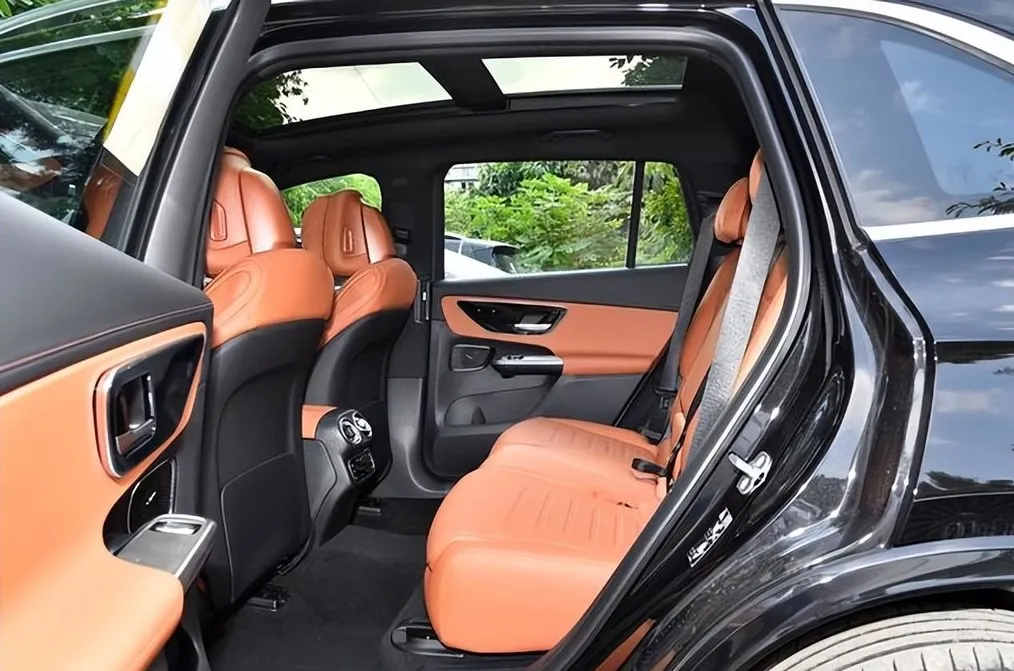 奔驰豪华SUV从62万一路跌至22万，降40万，奈何无人欣赏