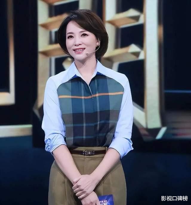 董卿|董卿回归主持《朗读者》大受欢迎，她还向周涛炫耀10岁的儿子