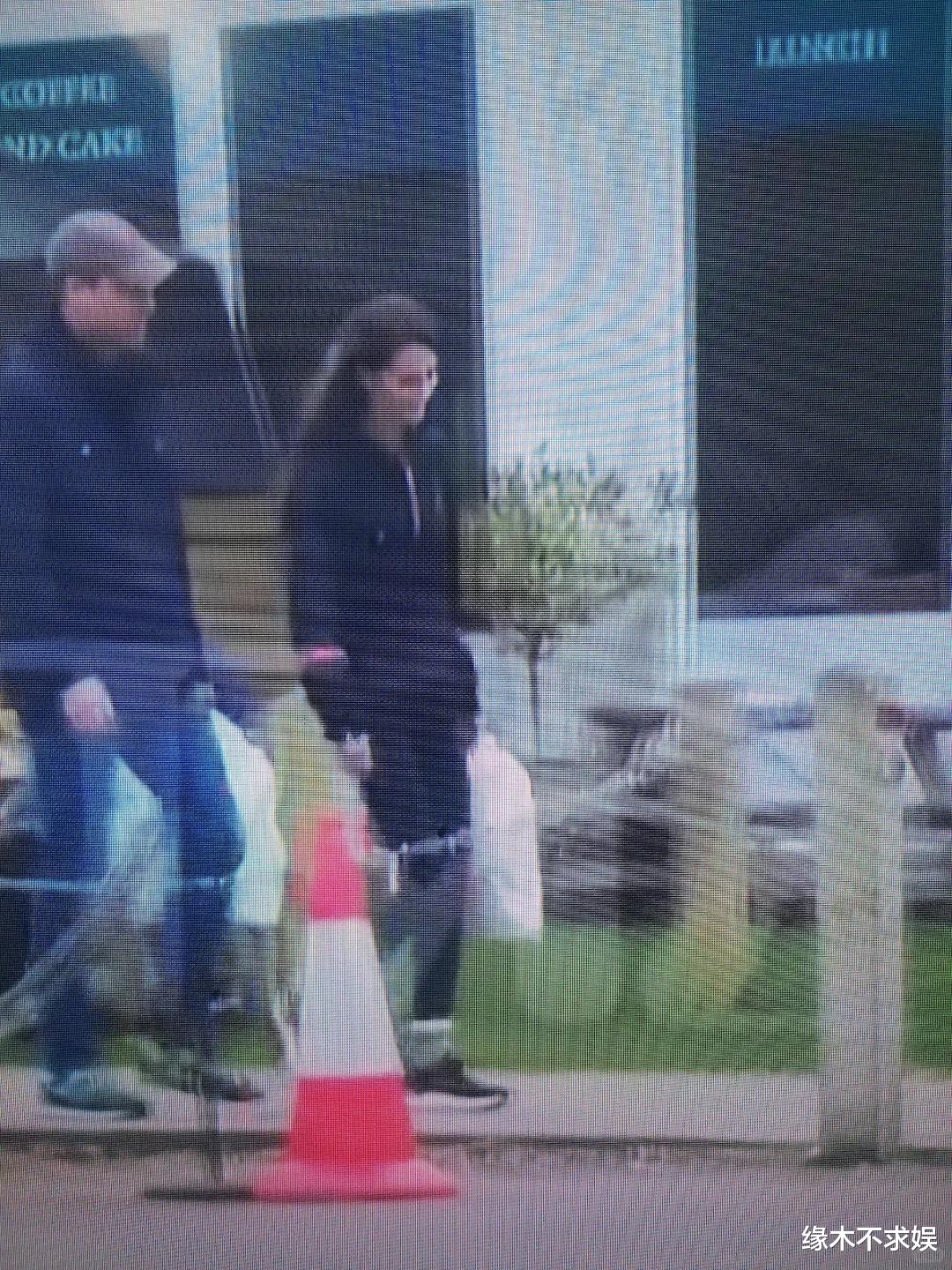 凯特王妃正面视频曝光!瘦了太多,脸又小又V,提购物袋都费劲