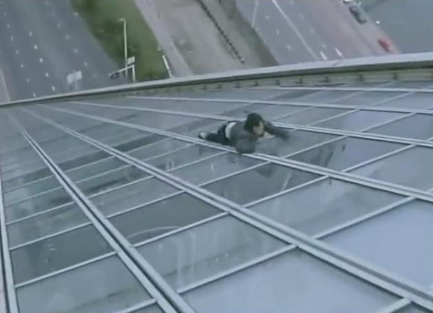 成龙断崖式衰老,白发苍苍尽显老态,网友泪目:我不能接受!