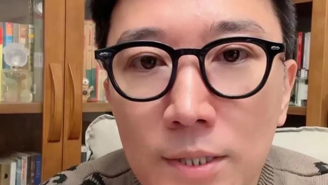 郭涵再锤王凯欠债！公费旅游多花十几万，耍大牌让人陪酒又扰民