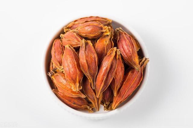 三伏天湿热最重，学会用一个药，吸干一身湿热，还能疏肝健脾