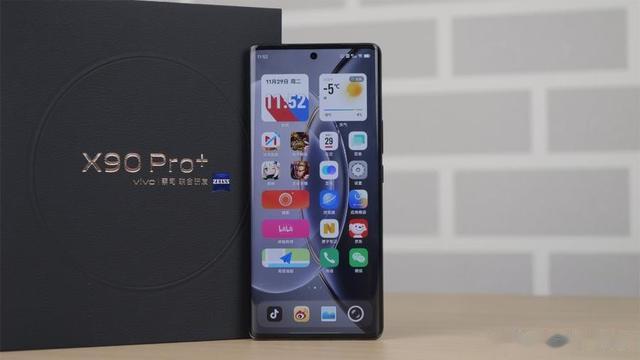 各方面無短板價格降至最低，這三款手機入手很放心，10月?lián)Q機必備