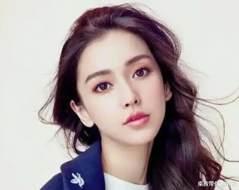 杨颖18岁照片被扒出,没有特效和滤镜,是否整容一目了然!