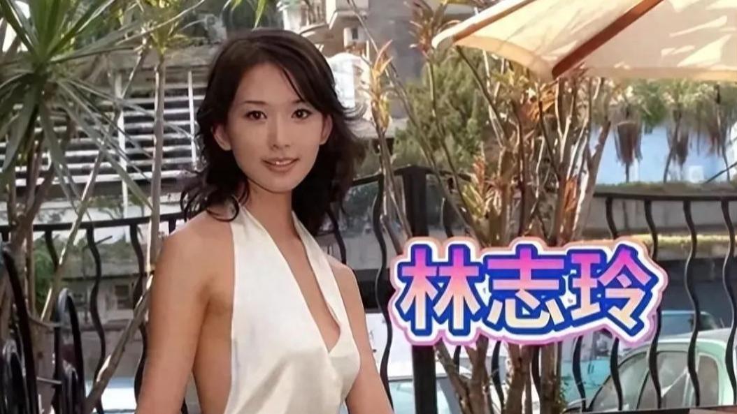 50岁林志玲晒亲子照，对着3岁儿子嘟嘴亲吻，脸蛋紧致身材依旧火辣