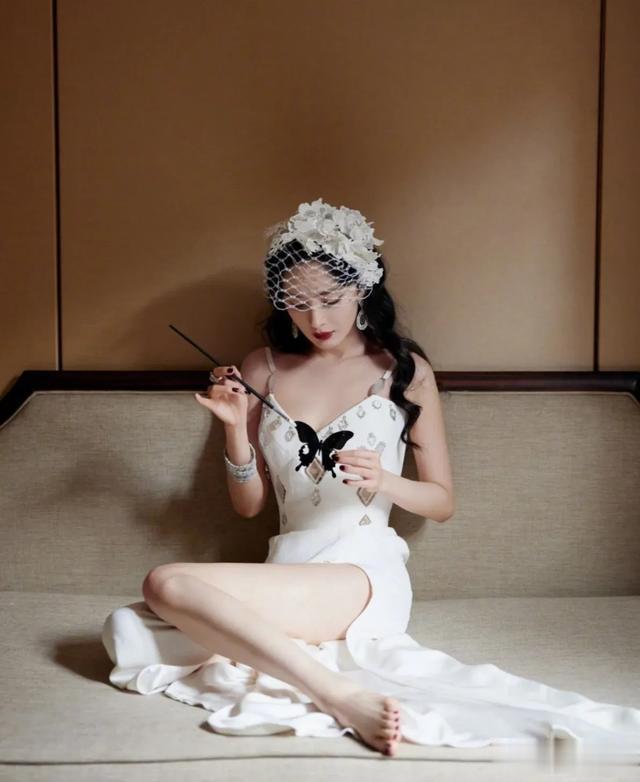 刘亦菲将三登Vogue，85花差距已拉开！