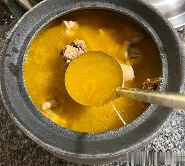 自己养过鸡才知道,为什么现在的鸡不好吃,一点都不香还柴咬不动