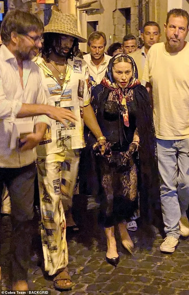 麦当娜：顶级Diva终于不装了，近照不如刘晓庆，撑不动皮囊了？