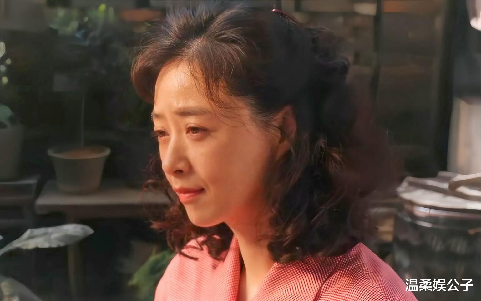 看了蒋欣19岁和刘亦菲合影,才知道她有多美,难怪41岁秒了关晓彤