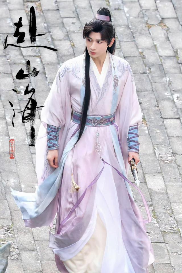 赢麻了！成毅平地摔素材疯传，粉丝：这波操作真猖狂！