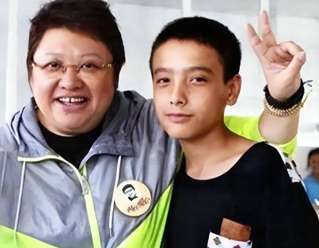 侵吞善款、贪污上亿,韩红遭实名举报,4年了,这句道歉还没来