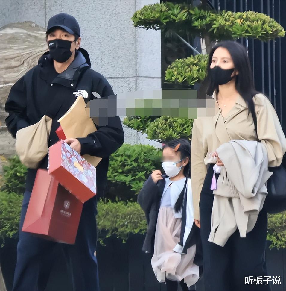 44岁高圆圆近况曝光!将女儿接北京上学,5岁Rhea颜值像极赵又廷