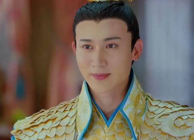 一穿古装就“翻车”的8位男星，看似帅炸天，古装一上身就不行