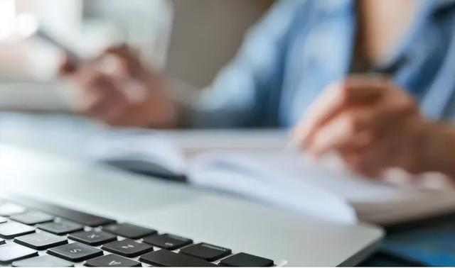 一个程序员“玩”出来的网站：每月成本仅350元，如今赚了16.4万