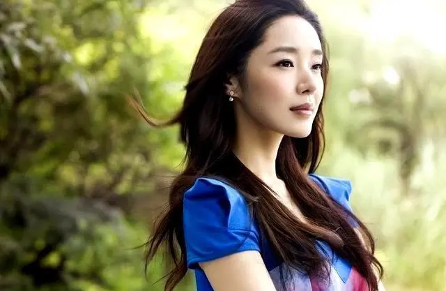 她是倪妮眼中钉！曾被张艺谋力捧，后嫁富豪卷款61亿逃跑国外