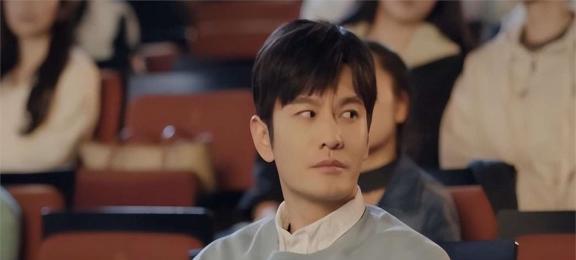 笑掉大牙!一脸褶子演“大学生”?央视《玫瑰的故事》选角真错误