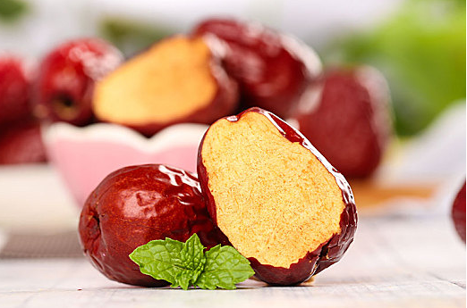 眼睛干涩，可能是肝血不足？谨记常喝“2红”，有助于养肝明目