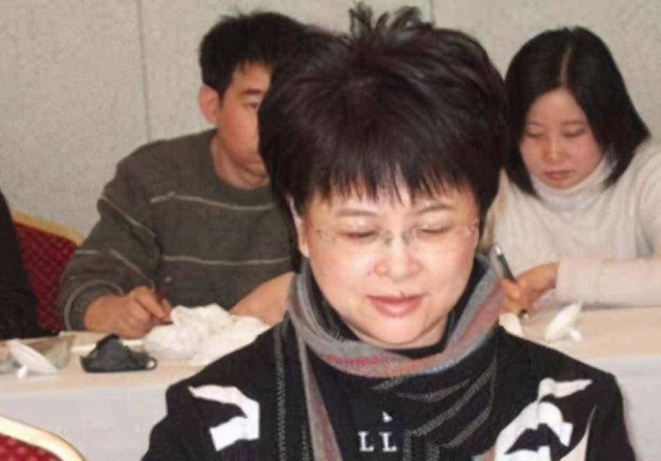 央视肖晓琳: 退休5个月，于美国儿子家死去，临终26字遗言现实写照