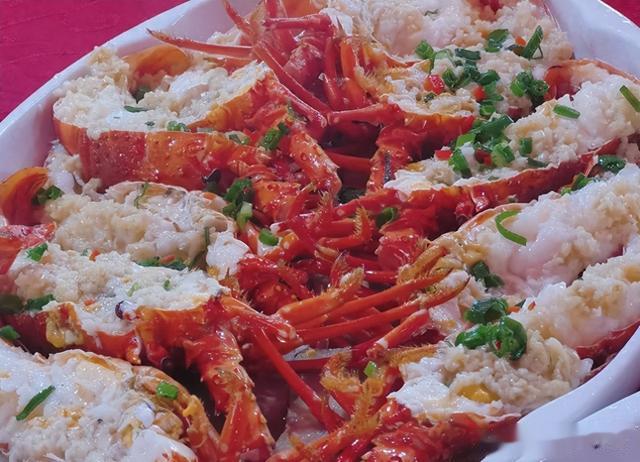 东北女子第一次去福建吃席，随礼500元，菜上桌后，有些慌了