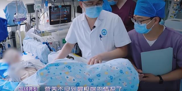 15岁广东少女为爱减肥,连续50天只喝水,最后妈妈含泪拔她氧气管